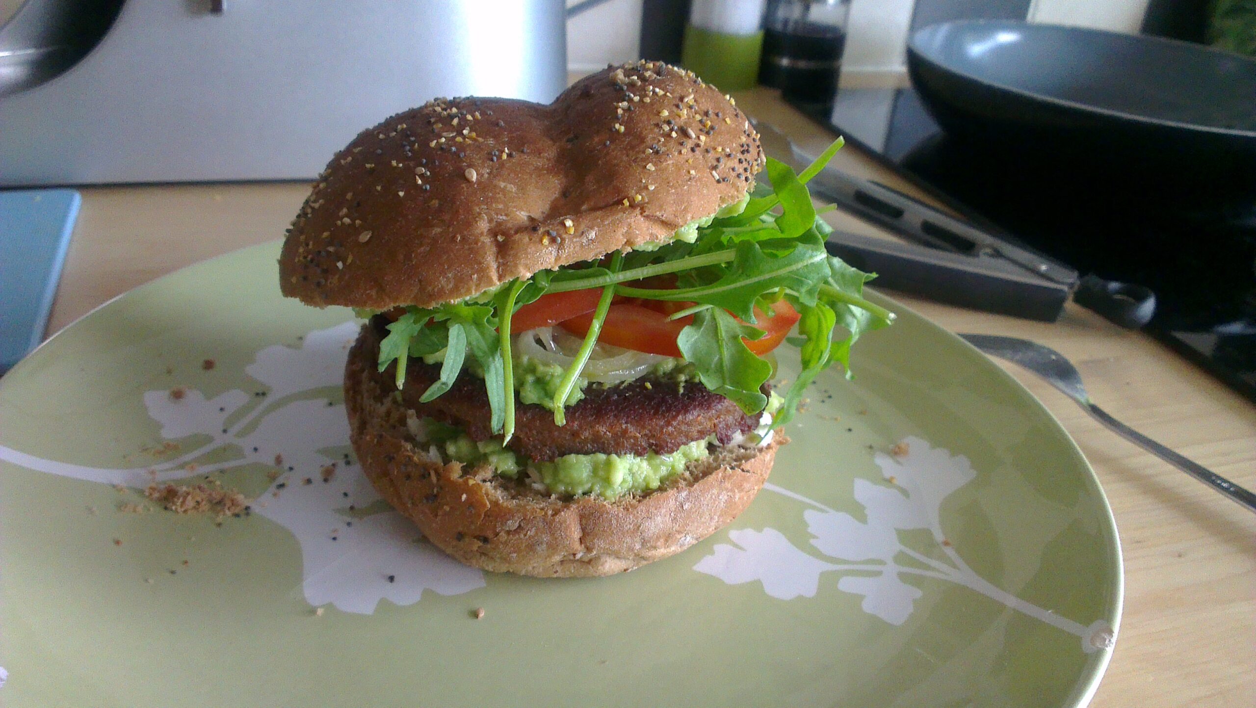 Broodje (vega)hamburger met avocado